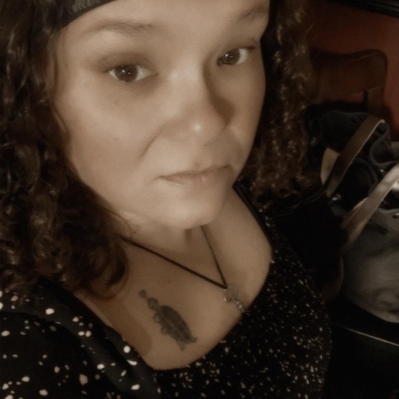 Meet your Posher, Jennifer - Picture 2 of 12